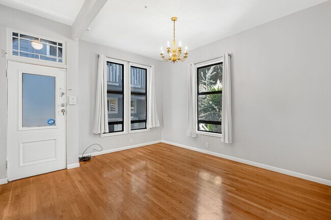 Building Photo - Charming 2 Bed, 1 Bath Cottage in the Hear...
