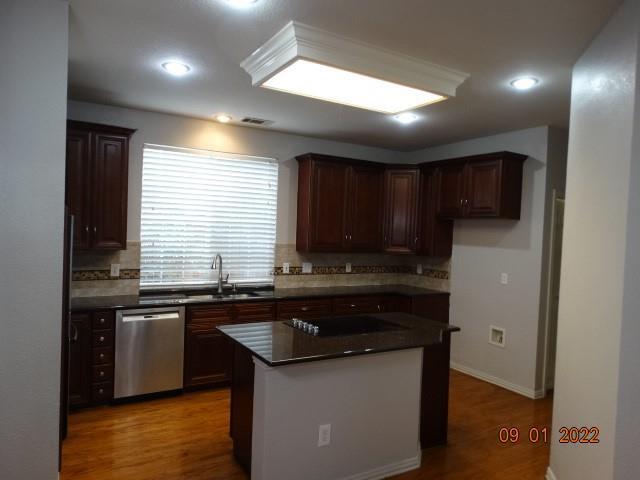 Foto del edificio - 9718 Cliffside Dr