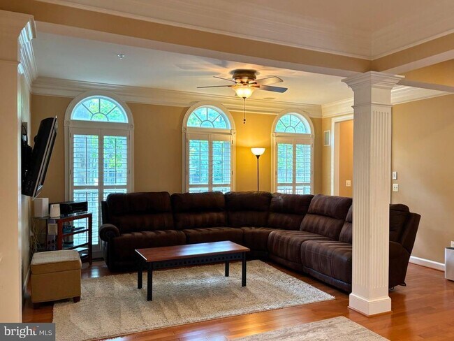 Foto del edificio - 8006 Reserve Way