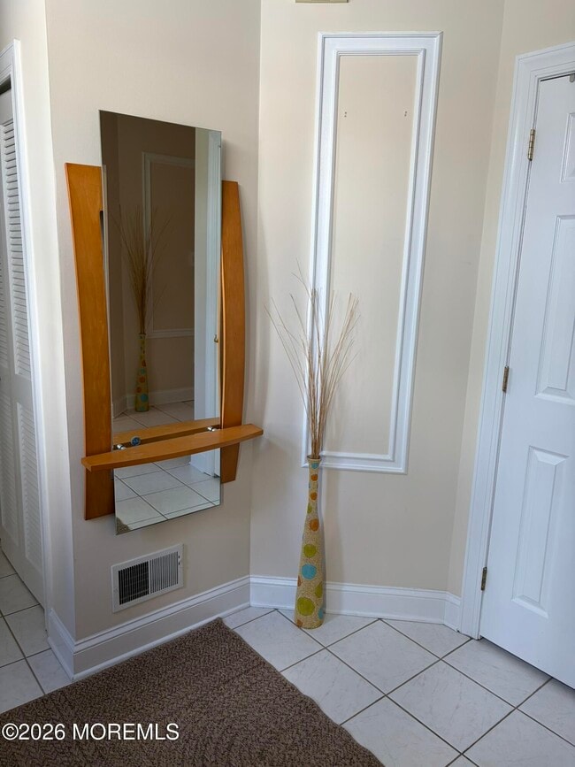 Building Photo - 215 Shinnecock Dr
