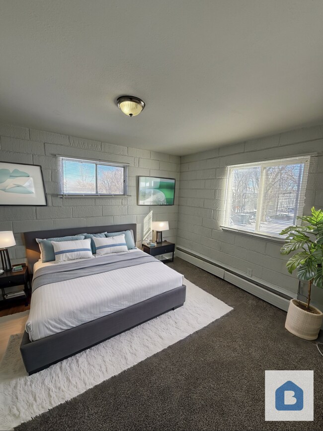 Building Photo - 420 Brookside St