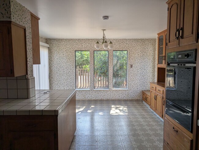 Building Photo - Rural ranch style home with a nice floor plan offering nice amenities.