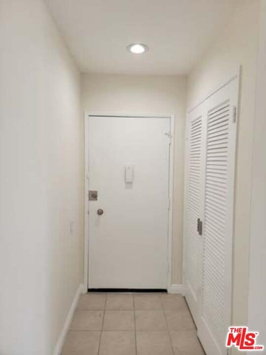 Building Photo - 1850 Thayer Ave