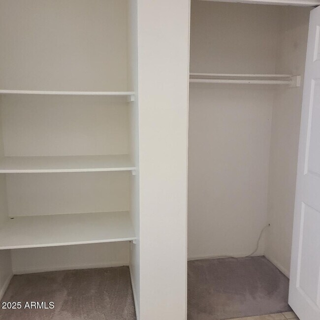 Foto del edificio - 1340 N Recker Rd