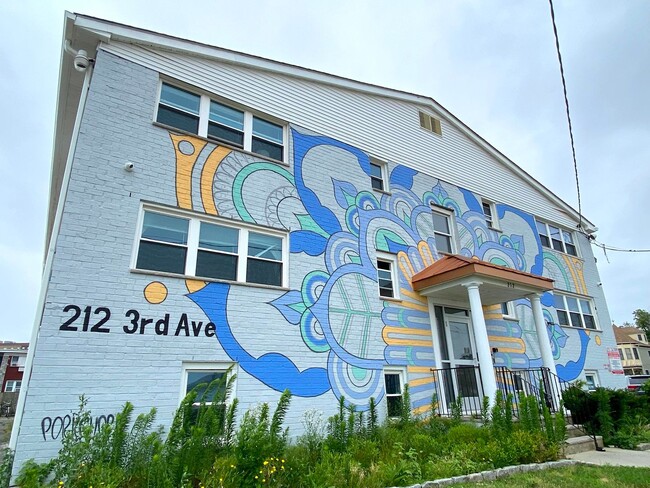 Interior Photo - 212 3rd Avenue