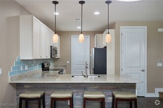 Building Photo - 15820 Portofino Springs Blvd