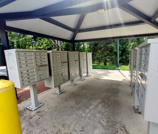 Foto del edificio - 600 Reusens Rd