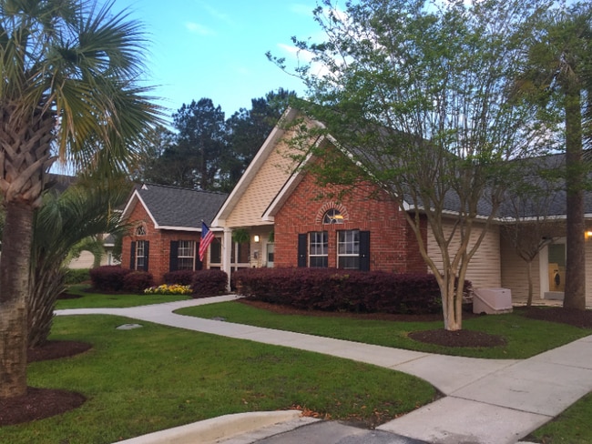 Foto del edificio - 1021 Fords Pointe Cir