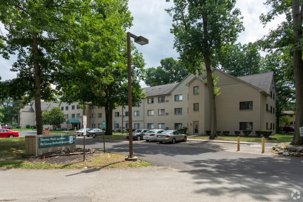 Building Photo - Theresa Maxis Apartments