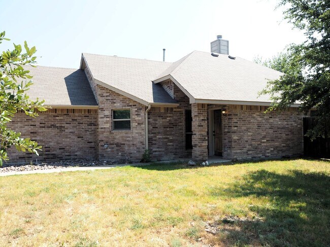 Foto del edificio - 3 Bed 2 Bath in Denton