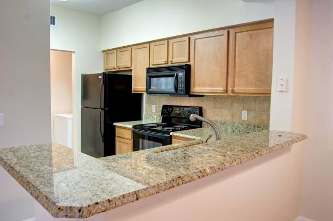 Foto del edificio - 1210 Myrtlewood Cir E