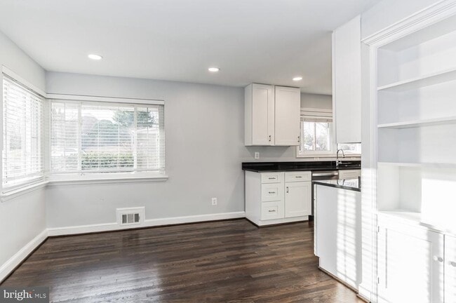 Building Photo - 7016 Donna Cir