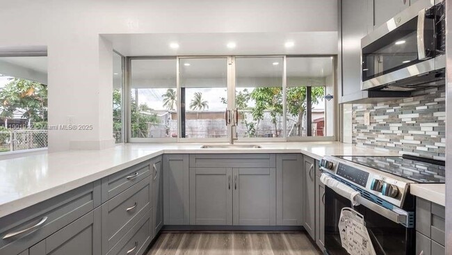 Foto del edificio - 7753 Coral Blvd