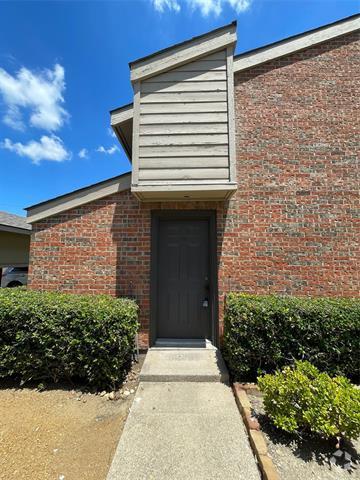 Building Photo - 9600 Royal Ln