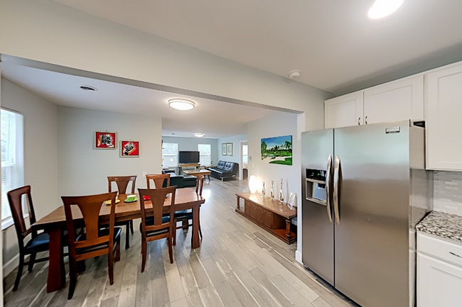 Foto del edificio - 4207 Little River Rd