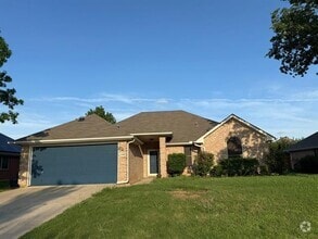 Building Photo - 2902 Hollis Dr