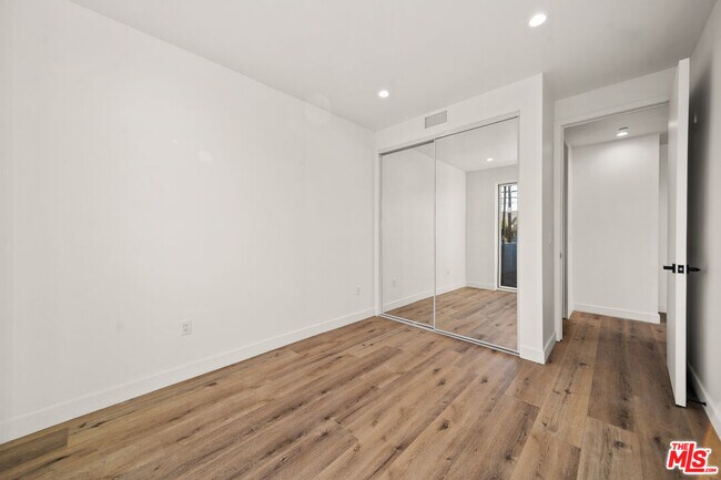 Building Photo - 1123 S Harvard Blvd