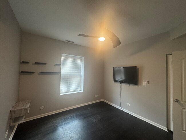 Foto del edificio - 1637-1632 W Farwell Ave