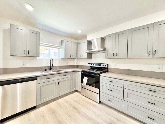 Building Photo - 6127 3/4 Monterey Rd-3/4