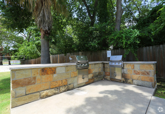 Grilling Area - Woodcreek