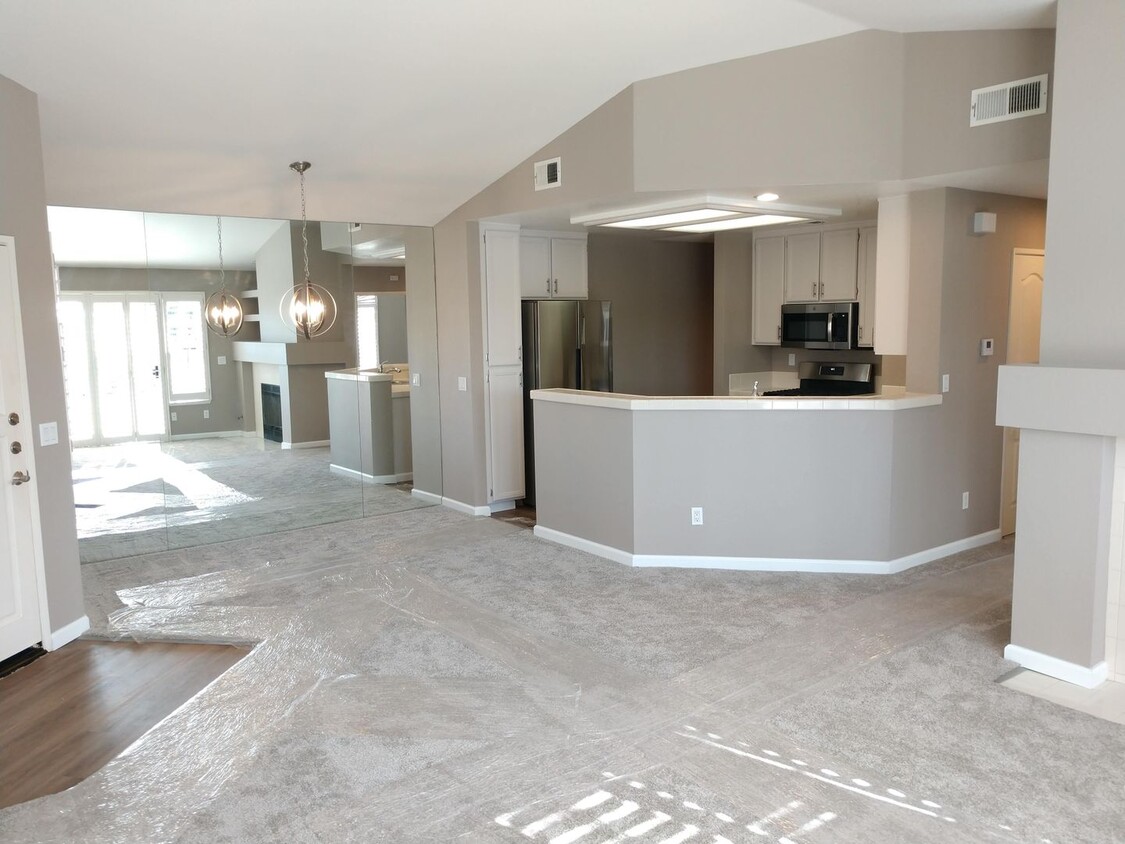 Primary Photo - Beautiful Tierrasanta Condo for Rent