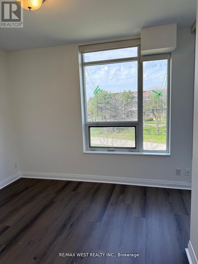 Photo du bâtiment - 1 Valhalla Inn Rd