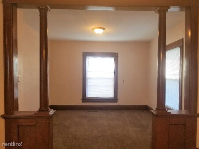 Building Photo - 4 br, 2 bath House - 1637 N. Fairview