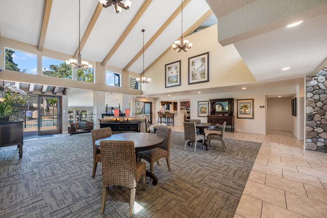 Building Photo - Pinecreek Village Apartments