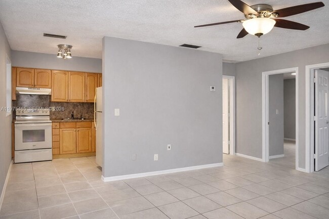 Building Photo - 3841 NE 3rd Ave