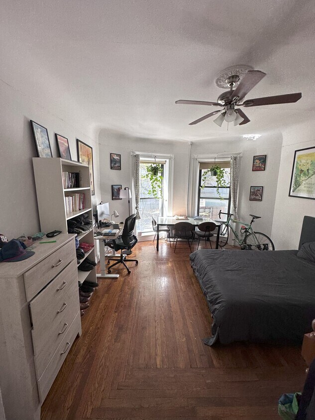 Primary Photo - 241 W 100th St