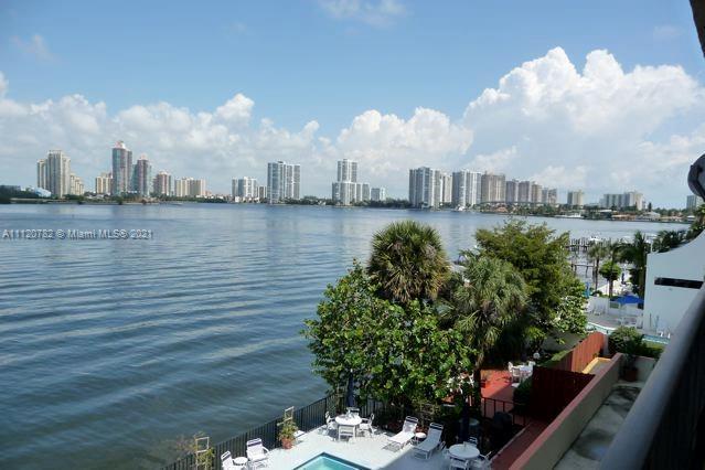 Foto del edificio - 17878 N Bay Rd
