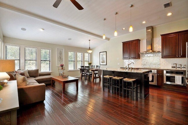 Building Photo - 735 Patterson Ave