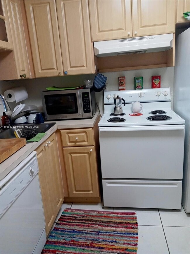 Foto del edificio - 9350 Fontainebleau Blvd