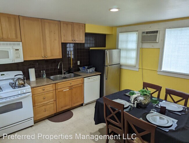 Building Photo - 3 br, 1 bath House - 800 Center Street