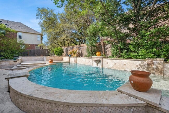 Building Photo - 9907 Spicewood Mesa