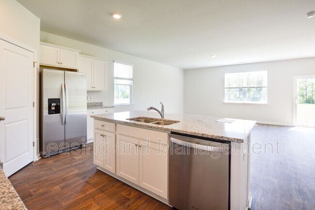 Building Photo - 411 Zenith Blvd