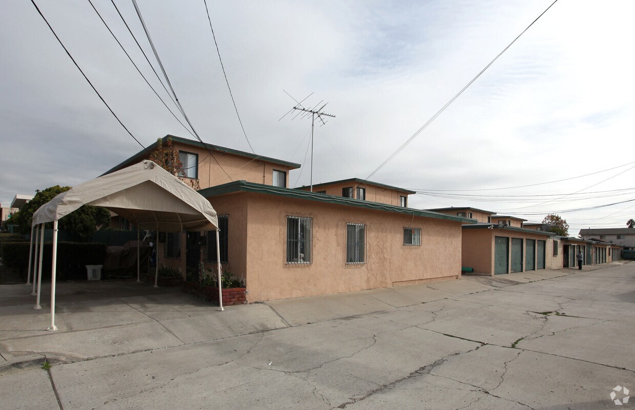 Foto del edificio - 932 E 18th St