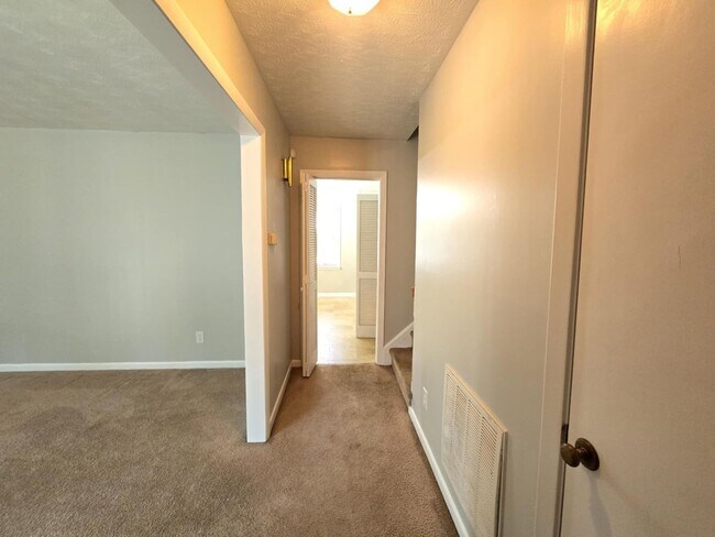Building Photo - 4 bedroom 3 full baths!