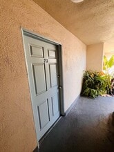 Building Photo - 1260 Beachwood Dr