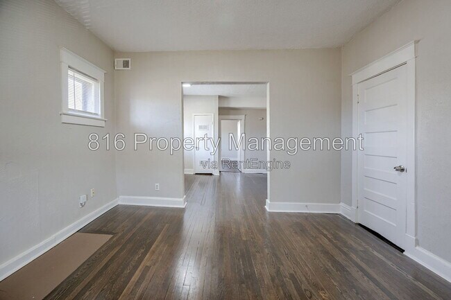 Foto del edificio - 2416 E 22nd St