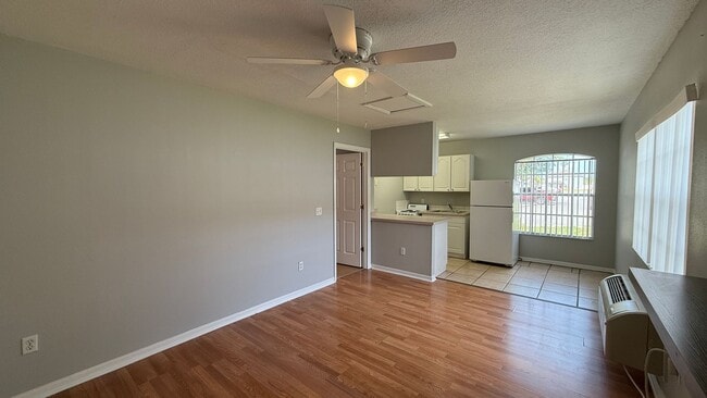 Building Photo - 871 Orchid Dr