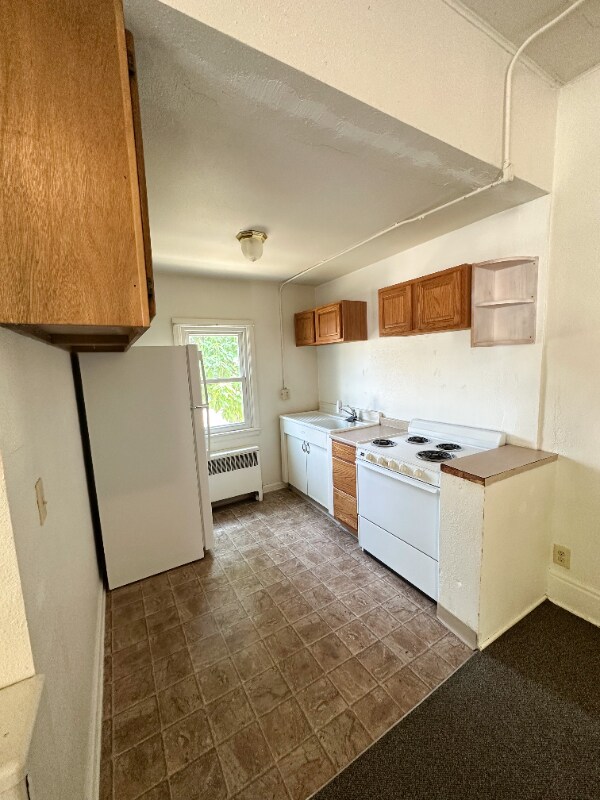 Building Photo - 1609 8th Ave N