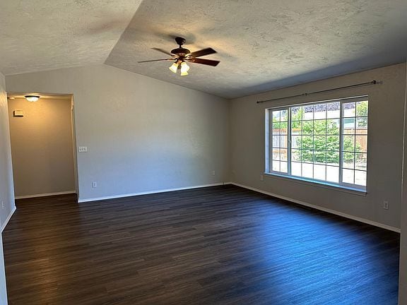 Building Photo - 371 Meadowlark Ct SE