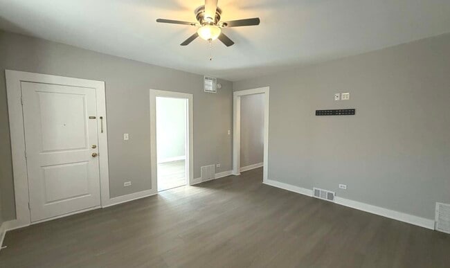 Foto del edificio - 2324 Clarence Ave