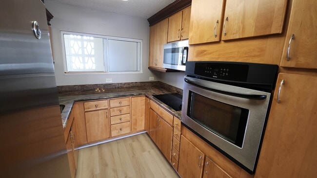 Foto del edificio - 469 Ena Rd