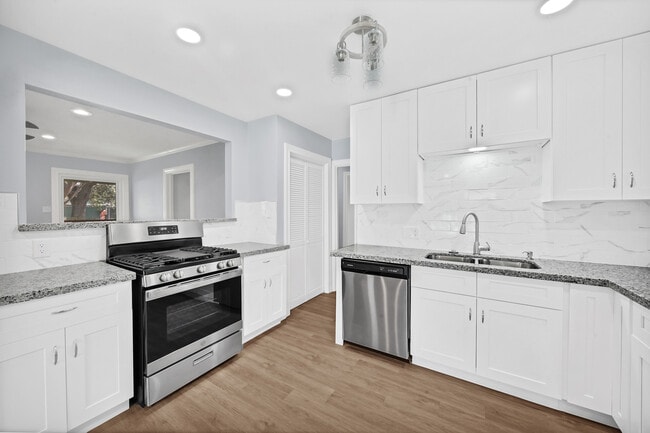 Kitchen - 2601 S Houston Dr