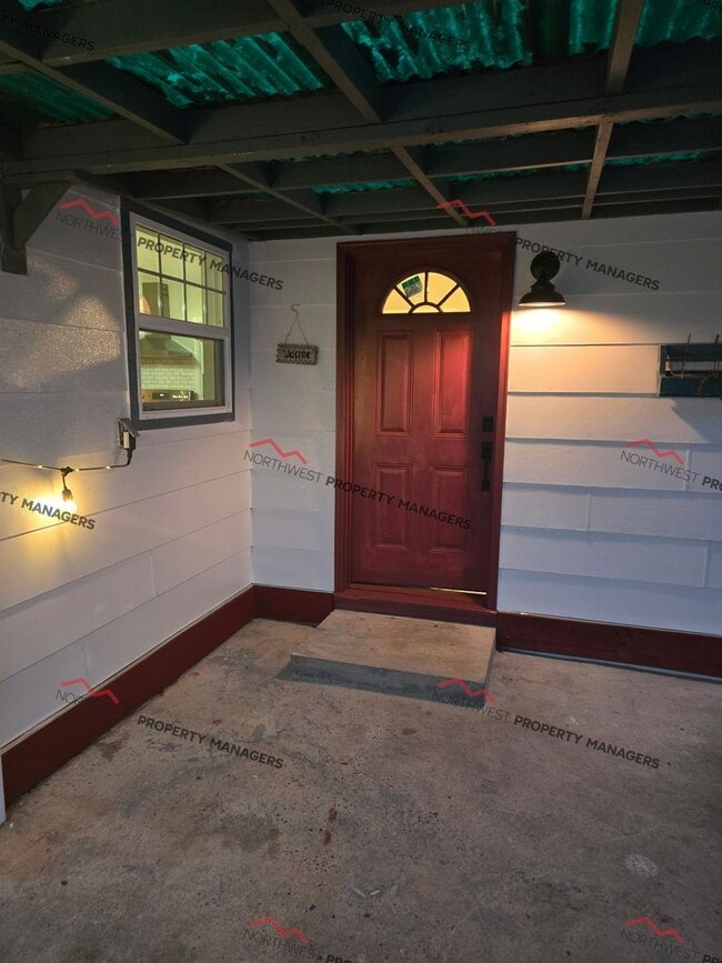 Building Photo - STATUS: AVAILABLE | R76 | $1495 + $100 FLA...