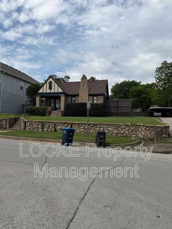 Building Photo - 2600 Lubbock Ave