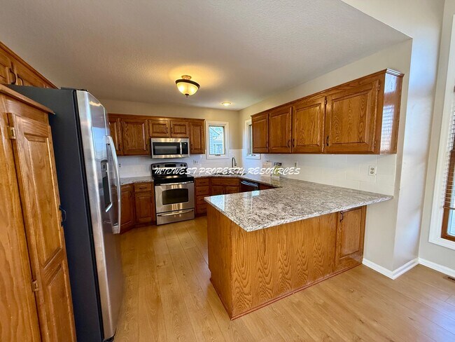 Foto del edificio - Stunning 3-Bedroom Home with Backyard Oasis!