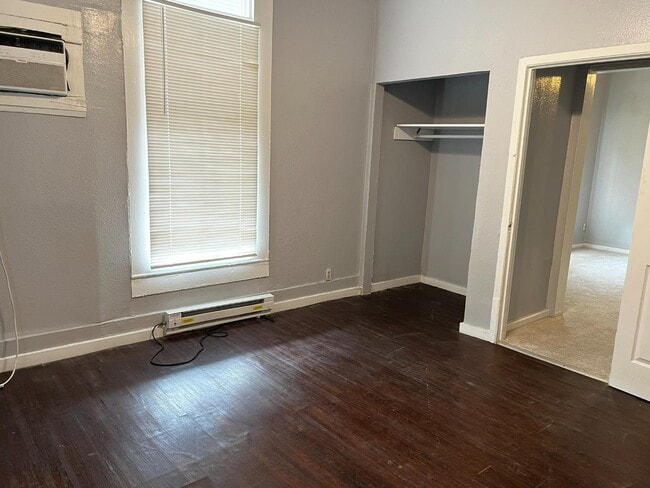Building Photo - 320 Quitman St